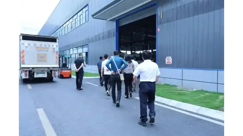International Customer visitationes HYT Packaging pro an On-Site Factory Tour
